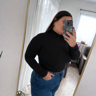 polera negra