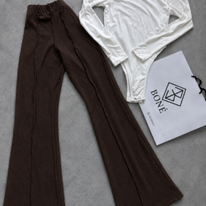 Pantalón calza Oxford con costuras